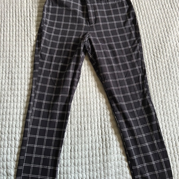Old Navy High-Rise Pixie Pants | Size 8 | Black & White Windowpane Plaid - Picture 3 of 3